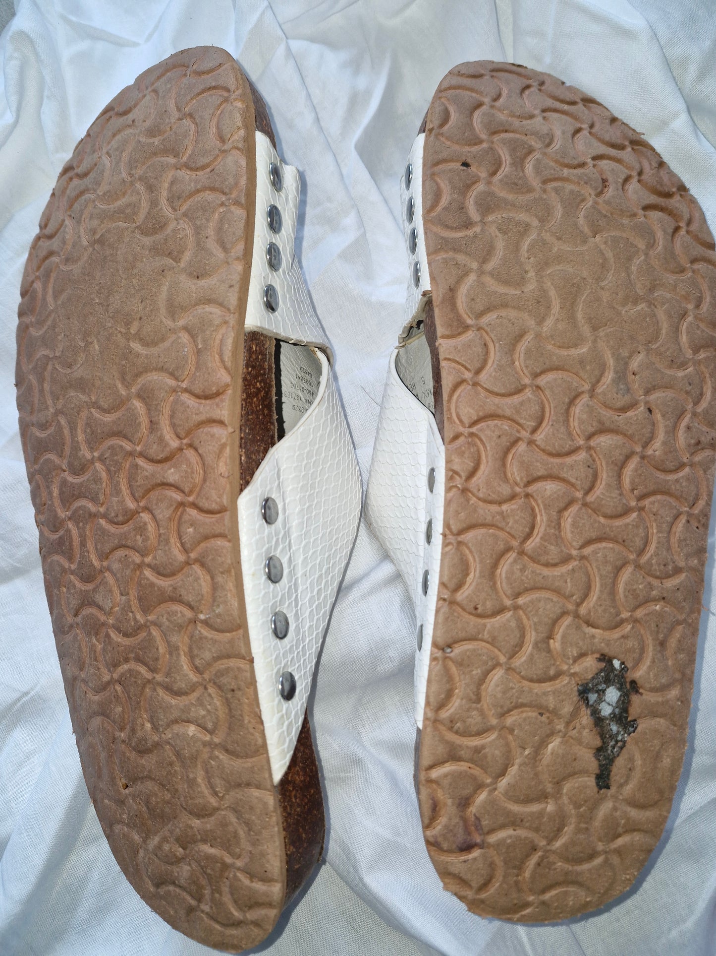 White Sandals, Heavily Worn, Medium Scent - UK6