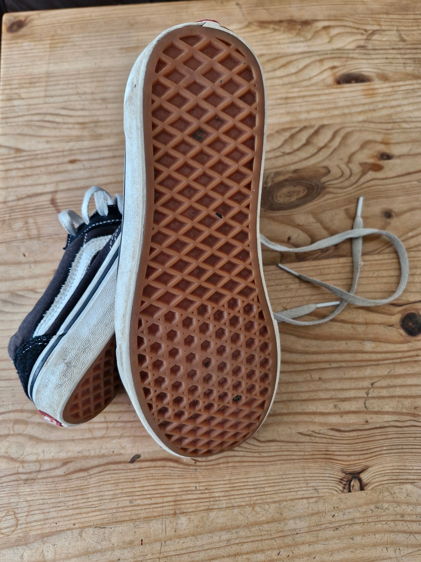 Well Worn Vans UK 5.5 / Medium Scented