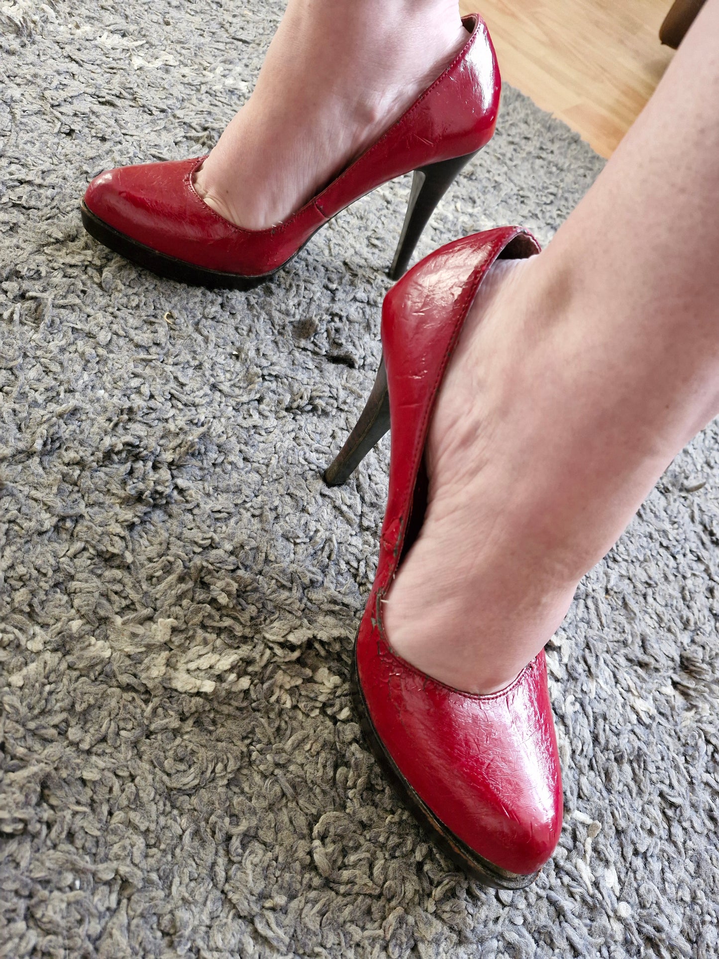 Seductively Sexy Red Heels with black soles / UK6 / Well Worn