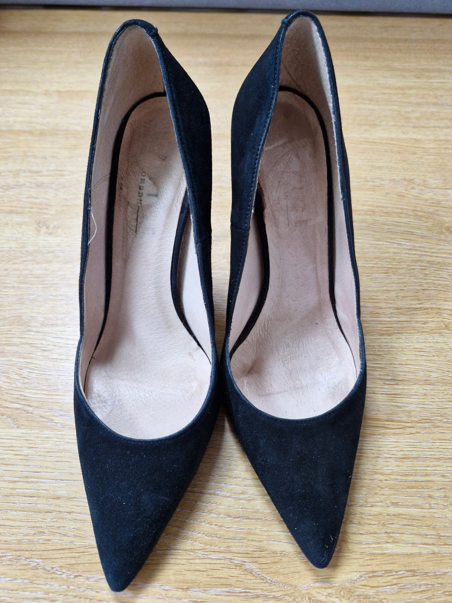 Black well-worn suede Heels / UK6