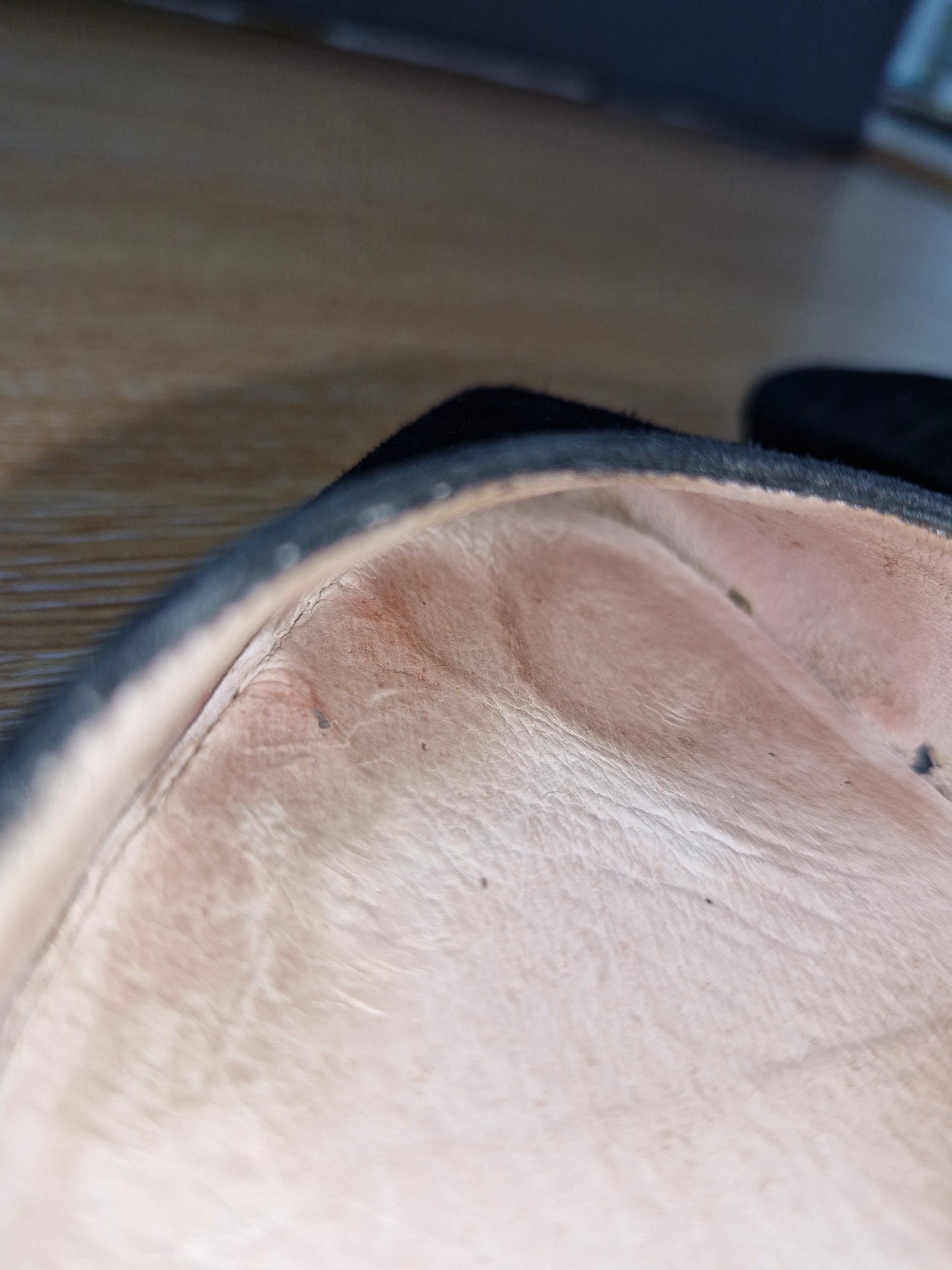 Black well-worn suede Heels / UK6