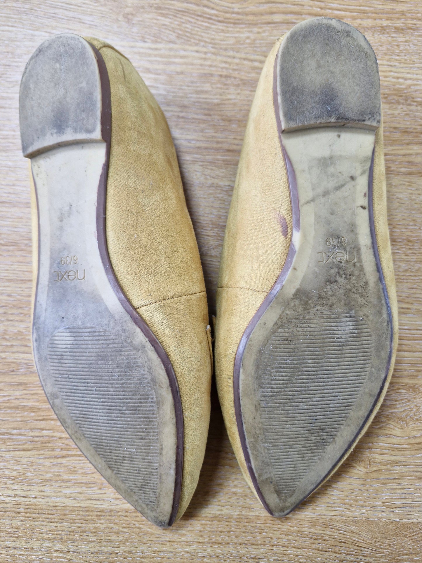 Next Yell9w Well Worn Flats / UK6