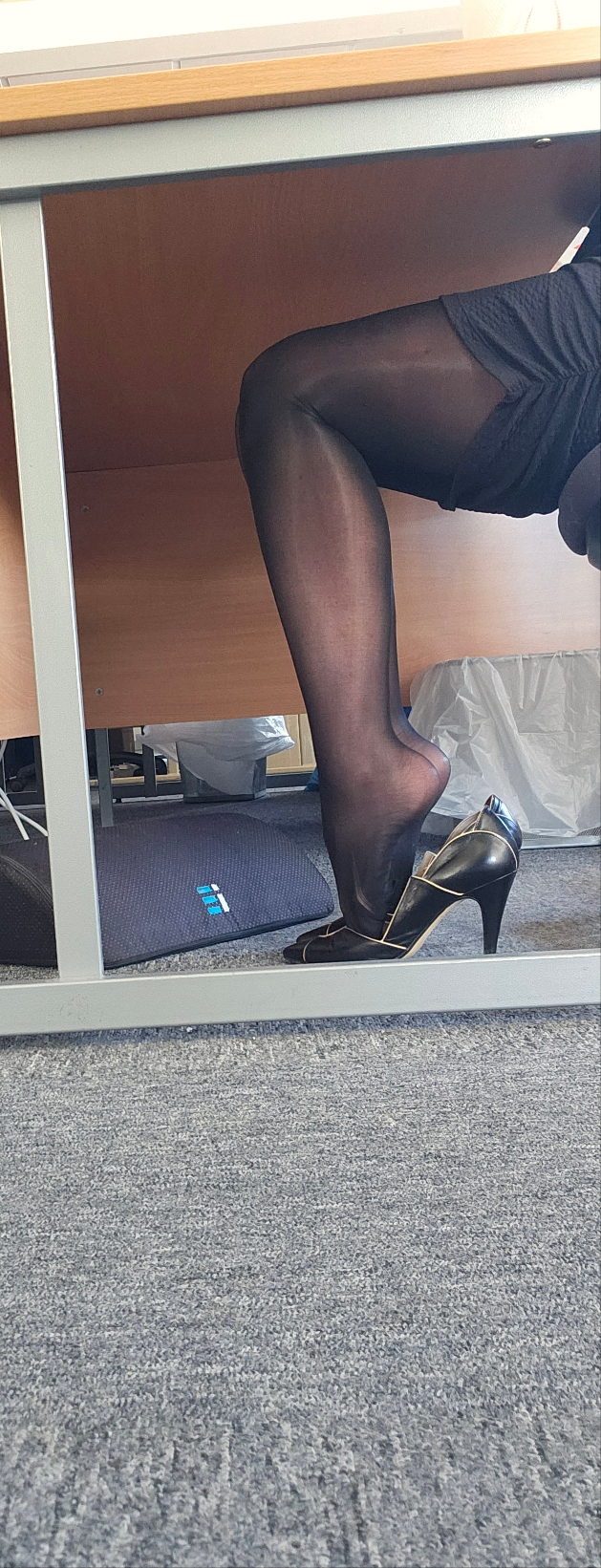 Leather medium heel work shoes UK5