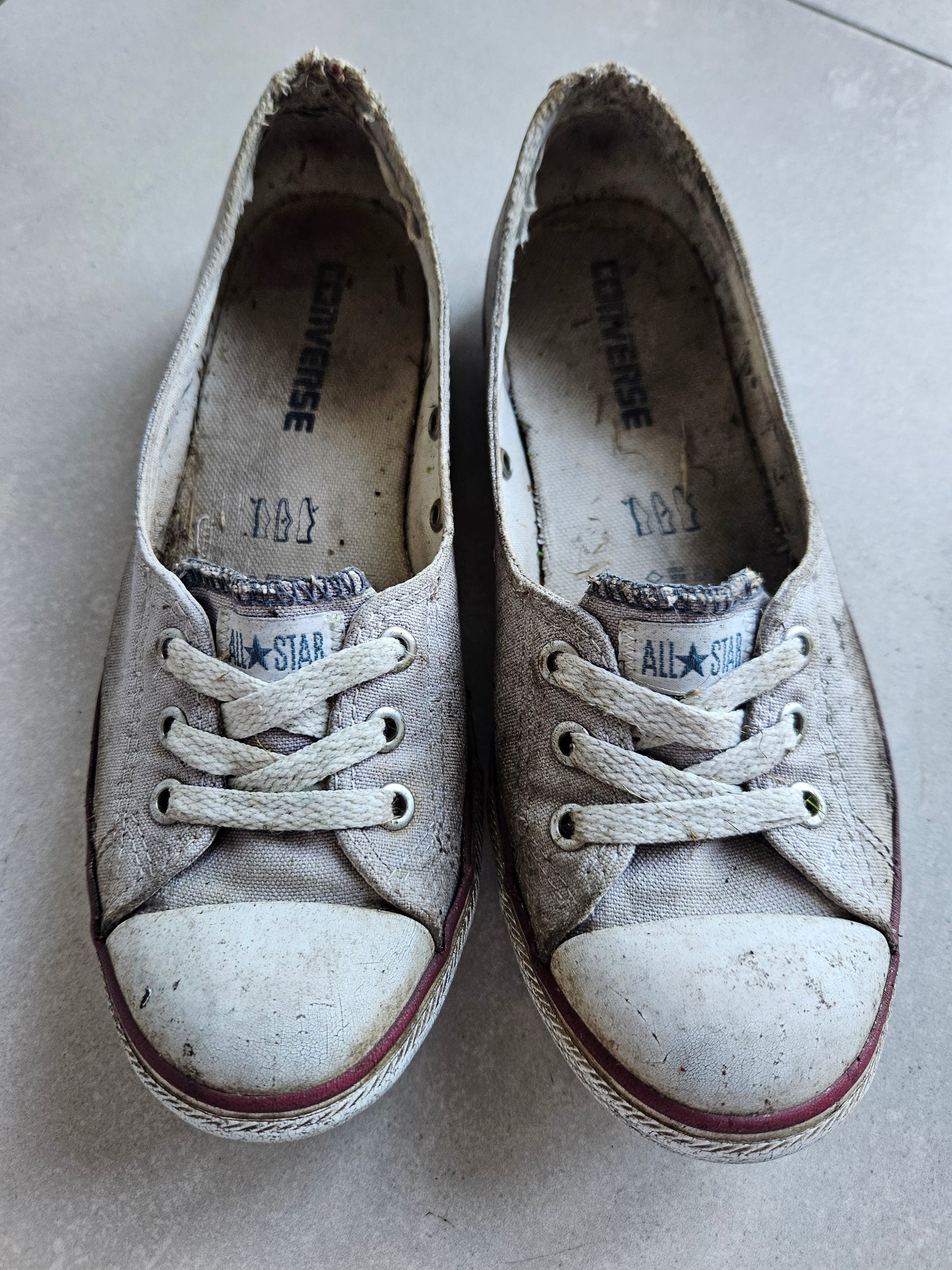 Trashed, vintage, Chuck Norris Converse - Size 5