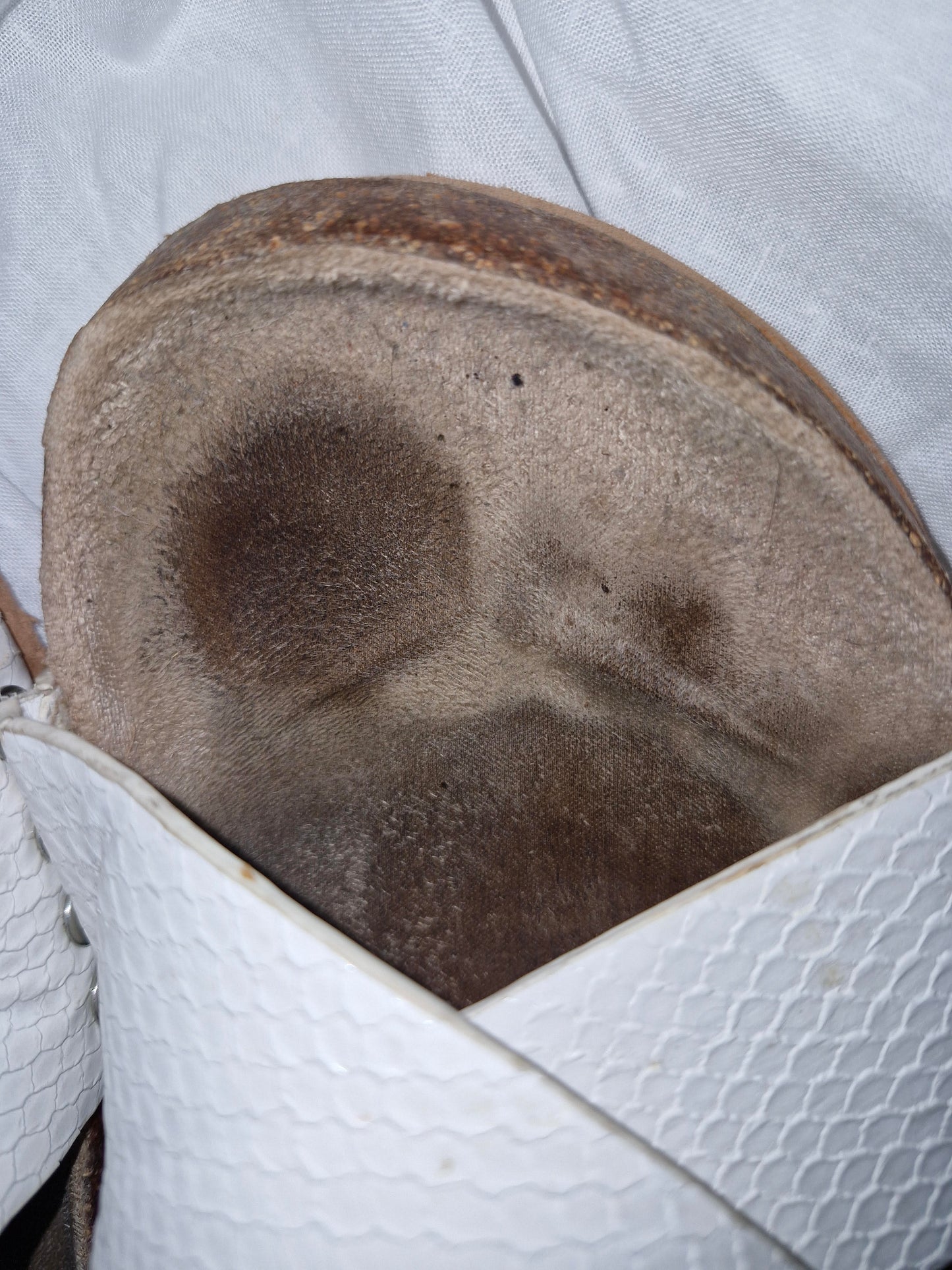 White Sandals, Heavily Worn, Medium Scent - UK6