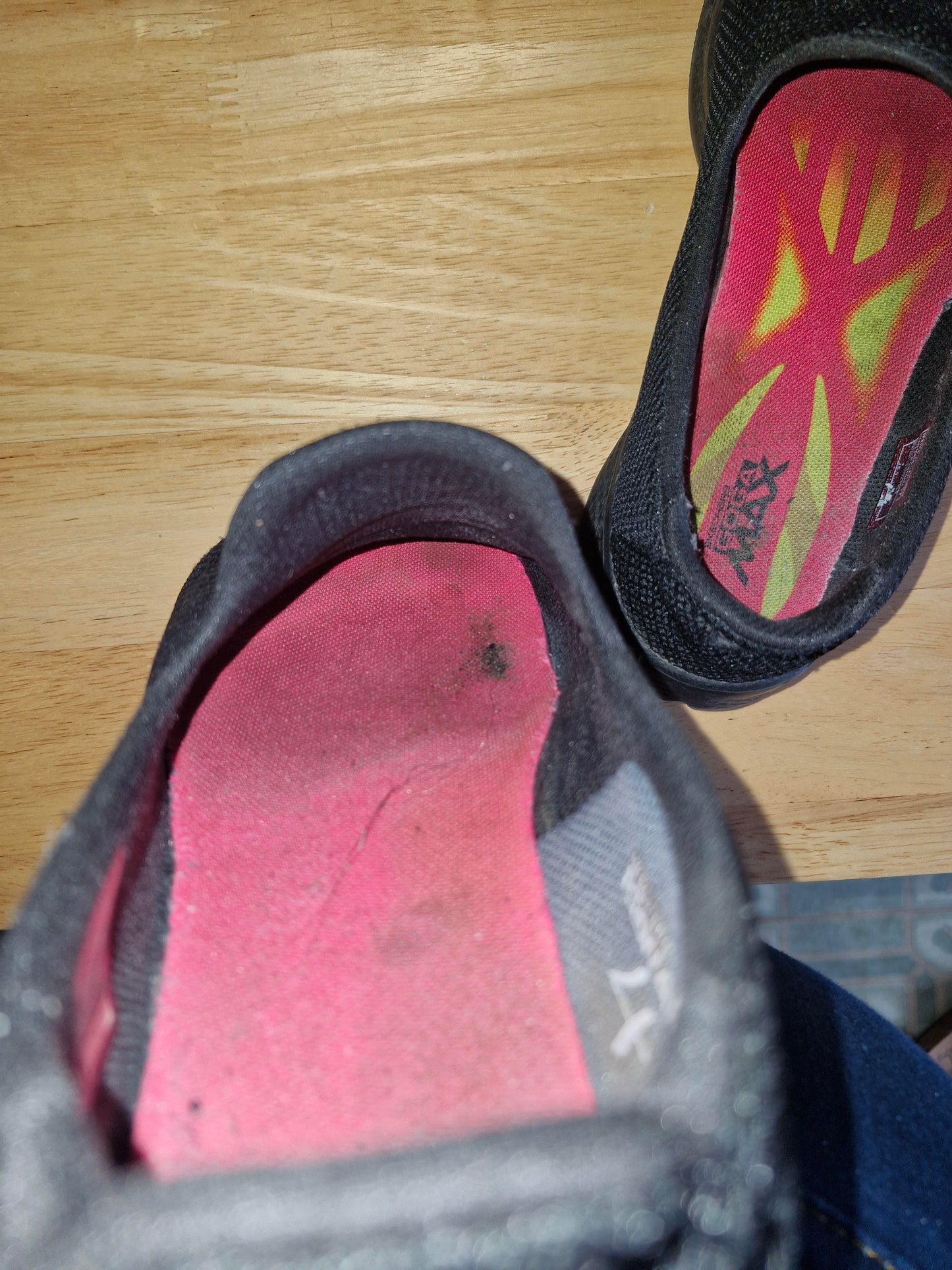 Sweaty Sketchers / Medium Scent / Heavily Worn UK6