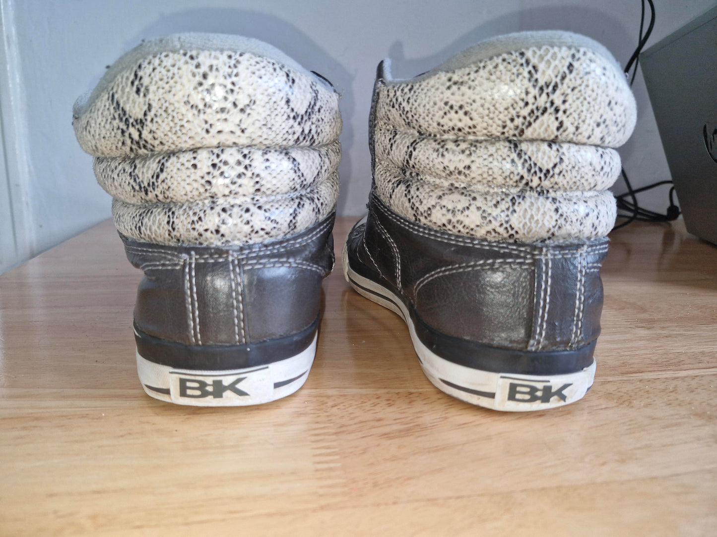 Trainers, 15 years old / Heavily Worn / Medium Scented / UK6
