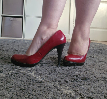 Seductively Sexy Red Heels with black soles / UK6 / Well Worn