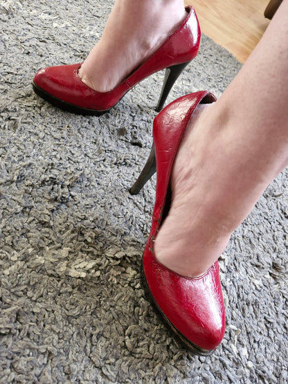 Seductively Sexy Red Heels with black soles / UK6 / Well Worn