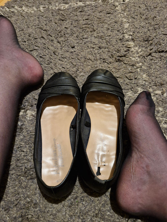 Well Worn Black ballerina Flats / UK6