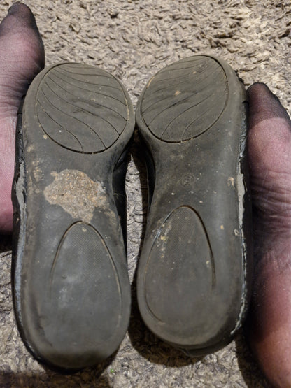 Well Worn Black ballerina Flats / UK6