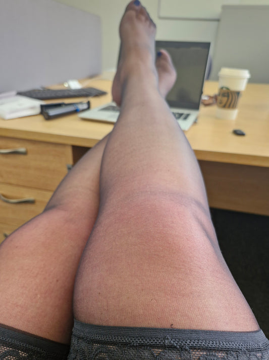 Hold Up Black Stockings / Large