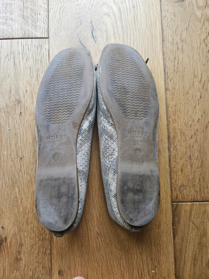 Hobbs Flats UK5, Well Worn with imprints
