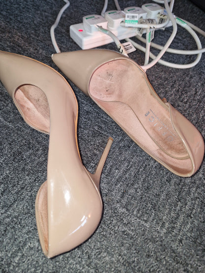 Beige cutaway Heels / Well Worn / UK6