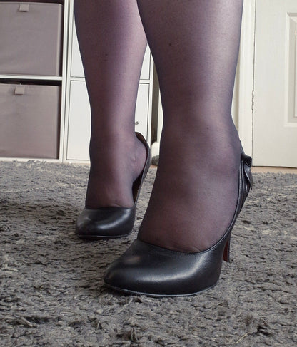 Black pump heel in a well worn condition / UK 6