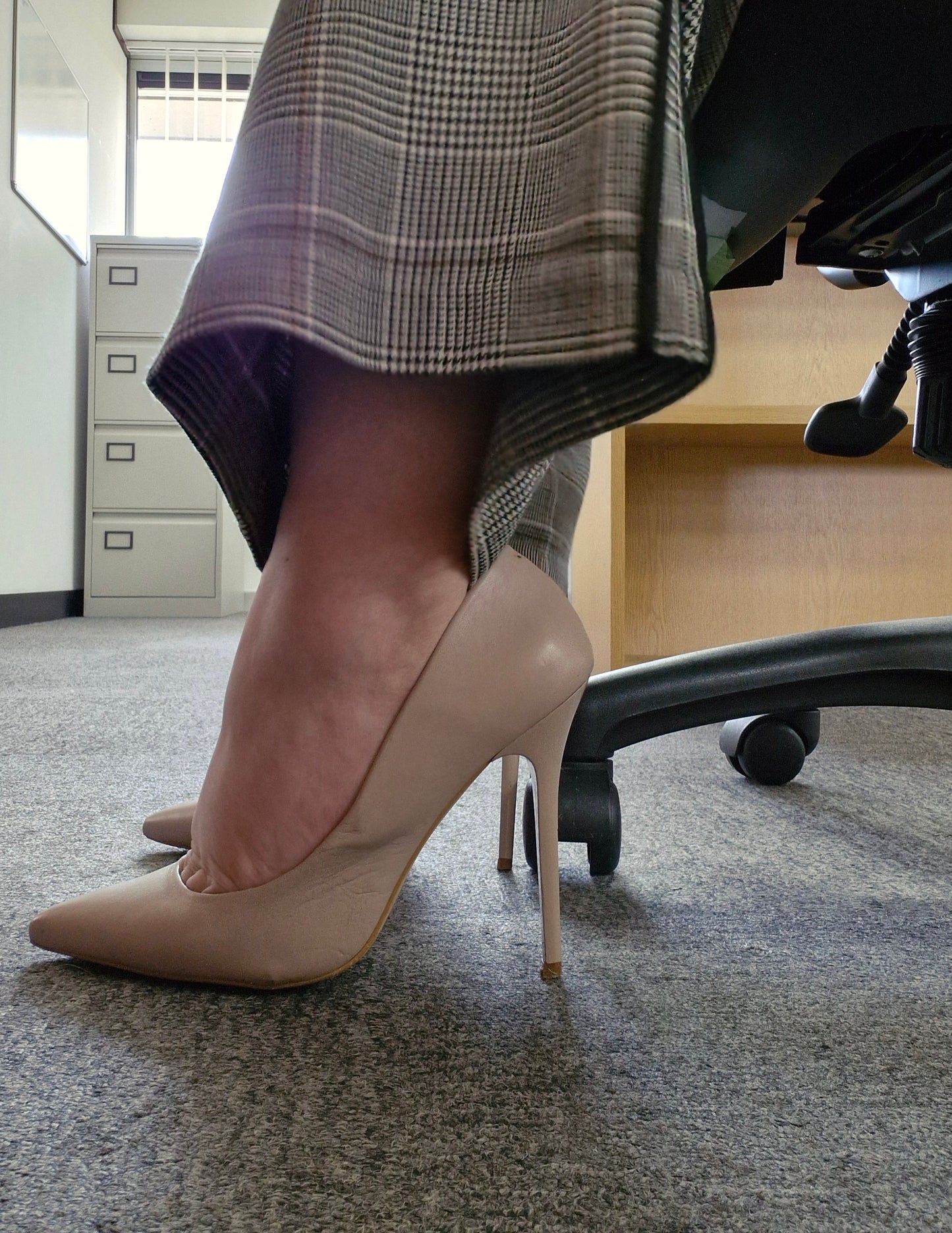 Beige cutaway heels / UK6