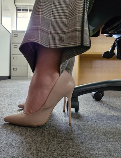 Beige cutaway heels / UK6