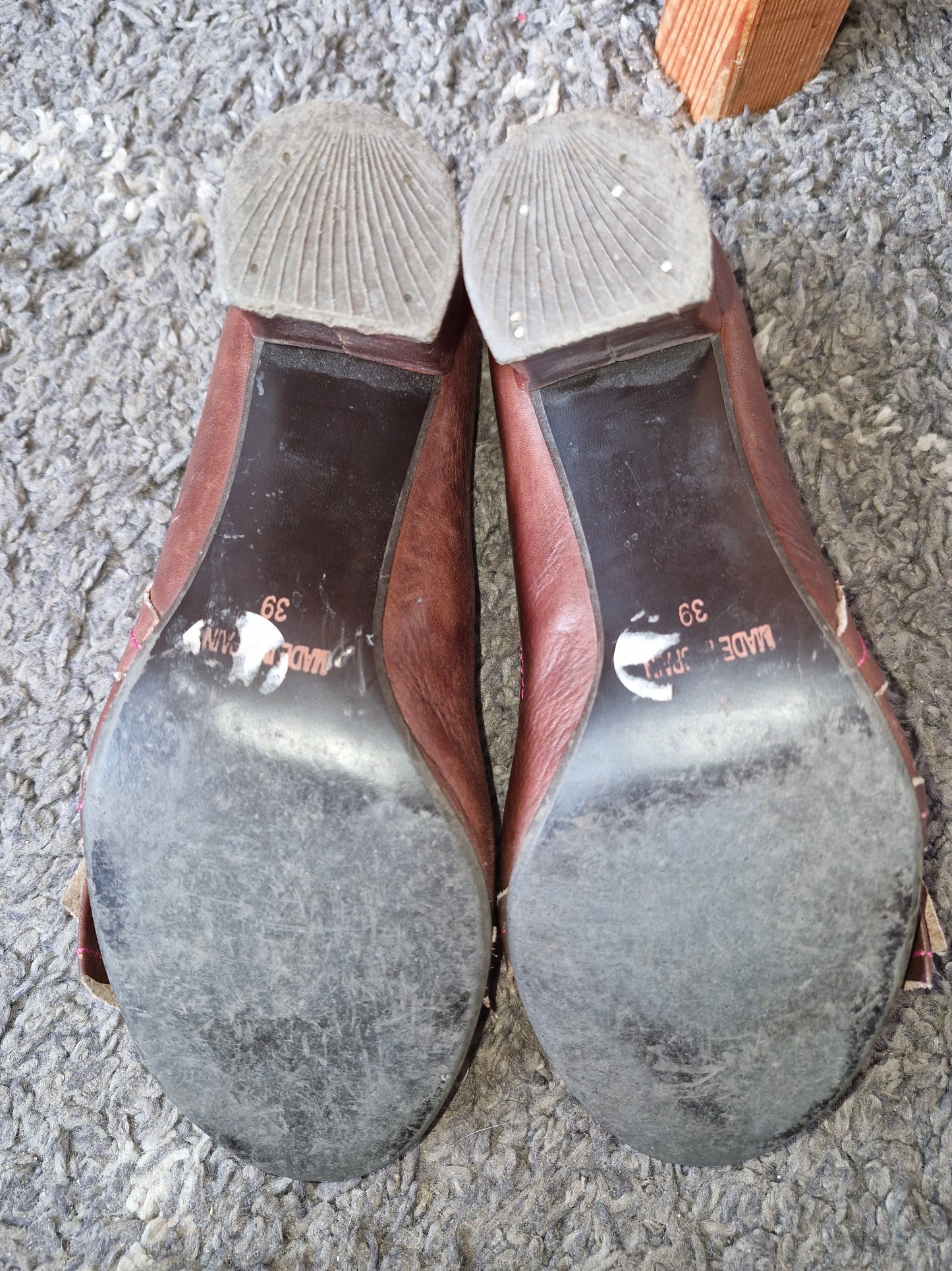 Brown and Pink shoes with block heel by Me Too / UK6