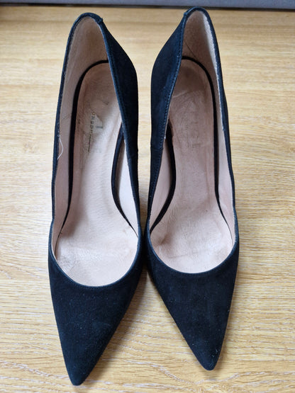 Black well-worn suede Heels / UK6