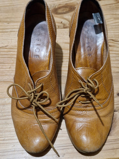 Leather Wedged Brogues / Well Worn