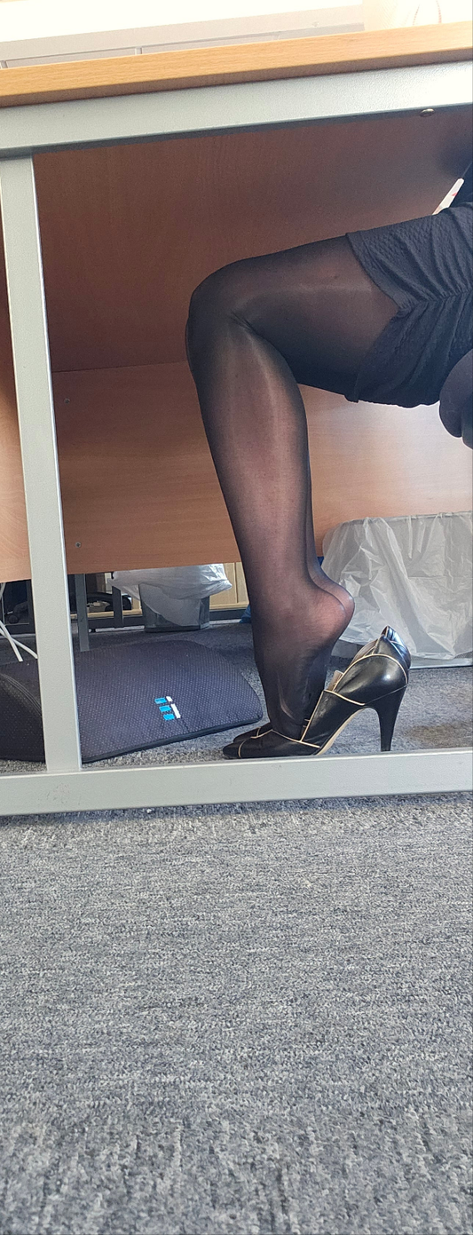Leather medium heel work shoes UK5