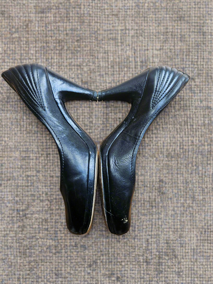 Heavily Worn Clarks Heels / UK5