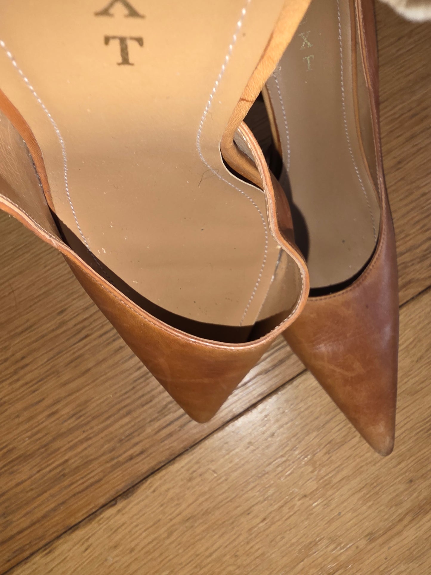 Brown Leather low cutaway heel UK5
