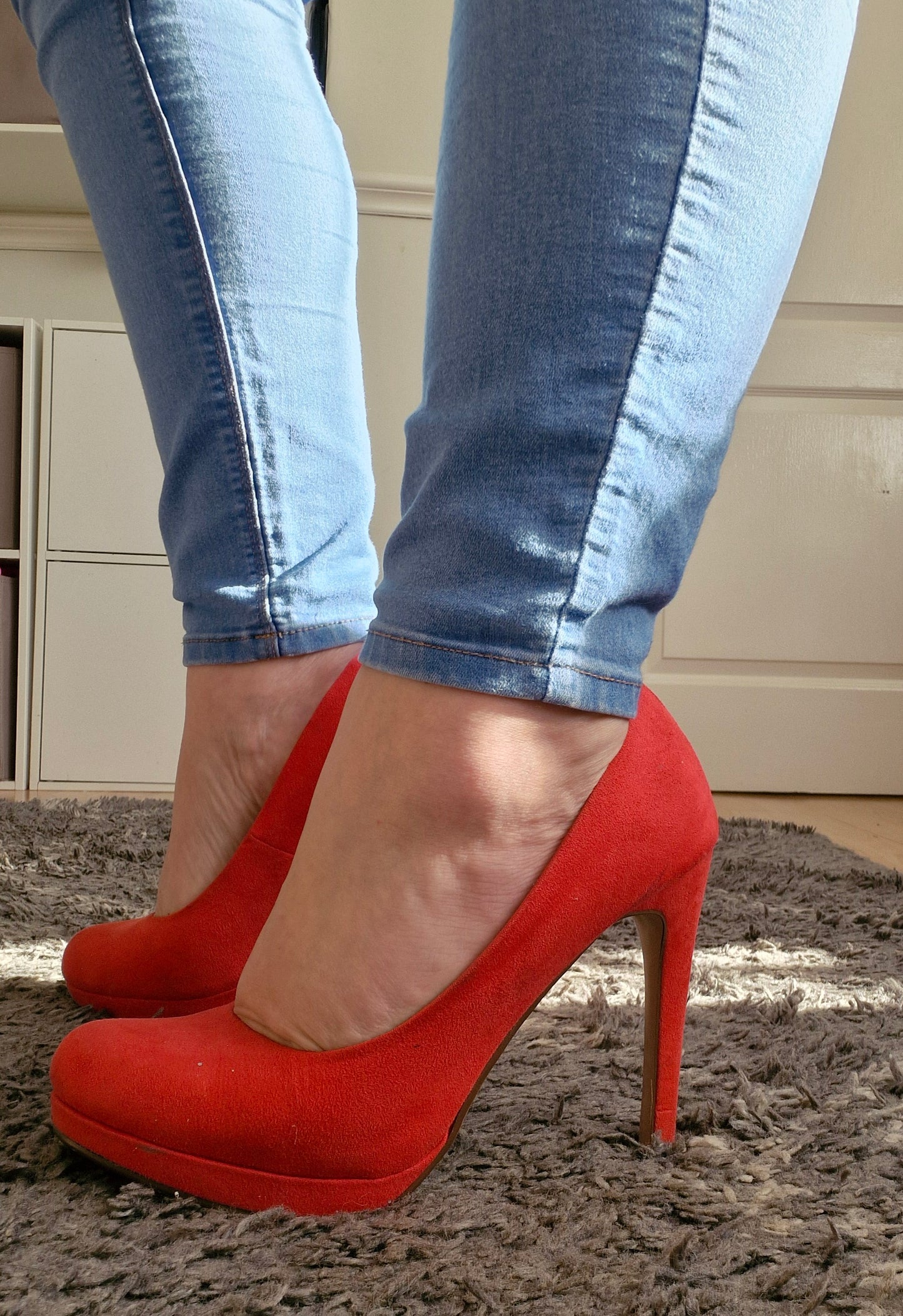 Coral heels in Size UK6 / Well Worn