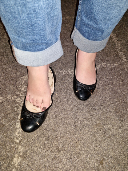 Black well worn flats/ UK6