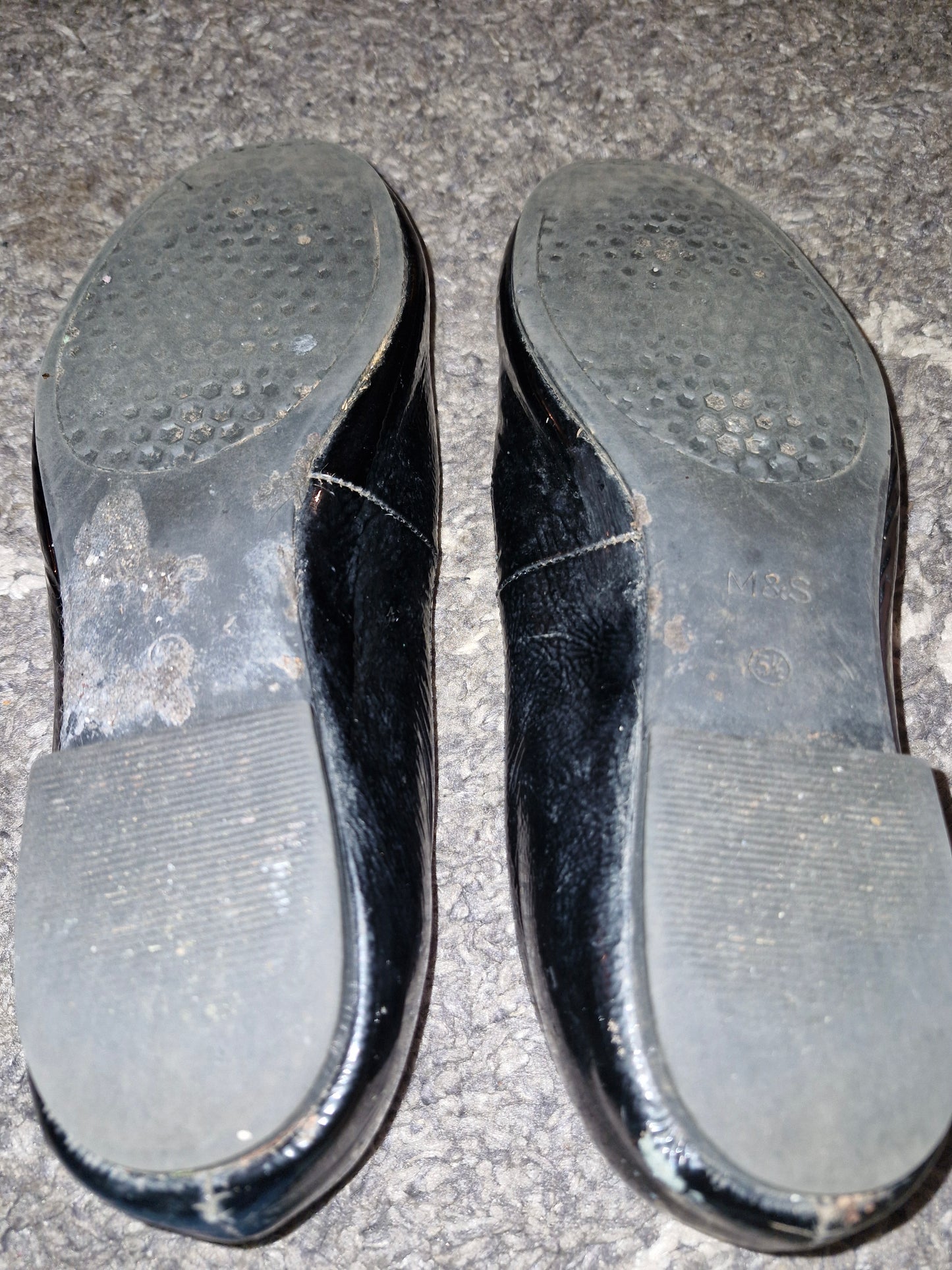 Black well worn flats/ UK6