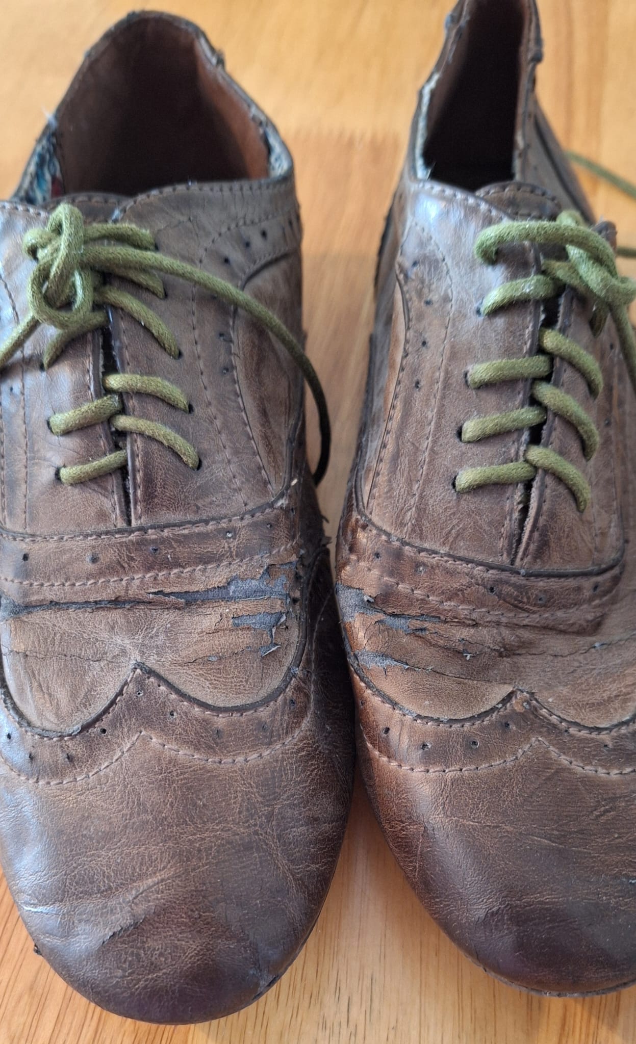 Trashed Brogues / Medium Scent / UK5