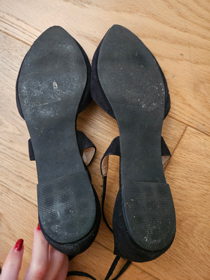 Black Strappy Flat Sandals / Well Worn UK5
