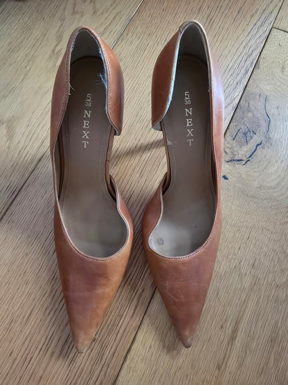 Brown Leather low cutaway heel UK5