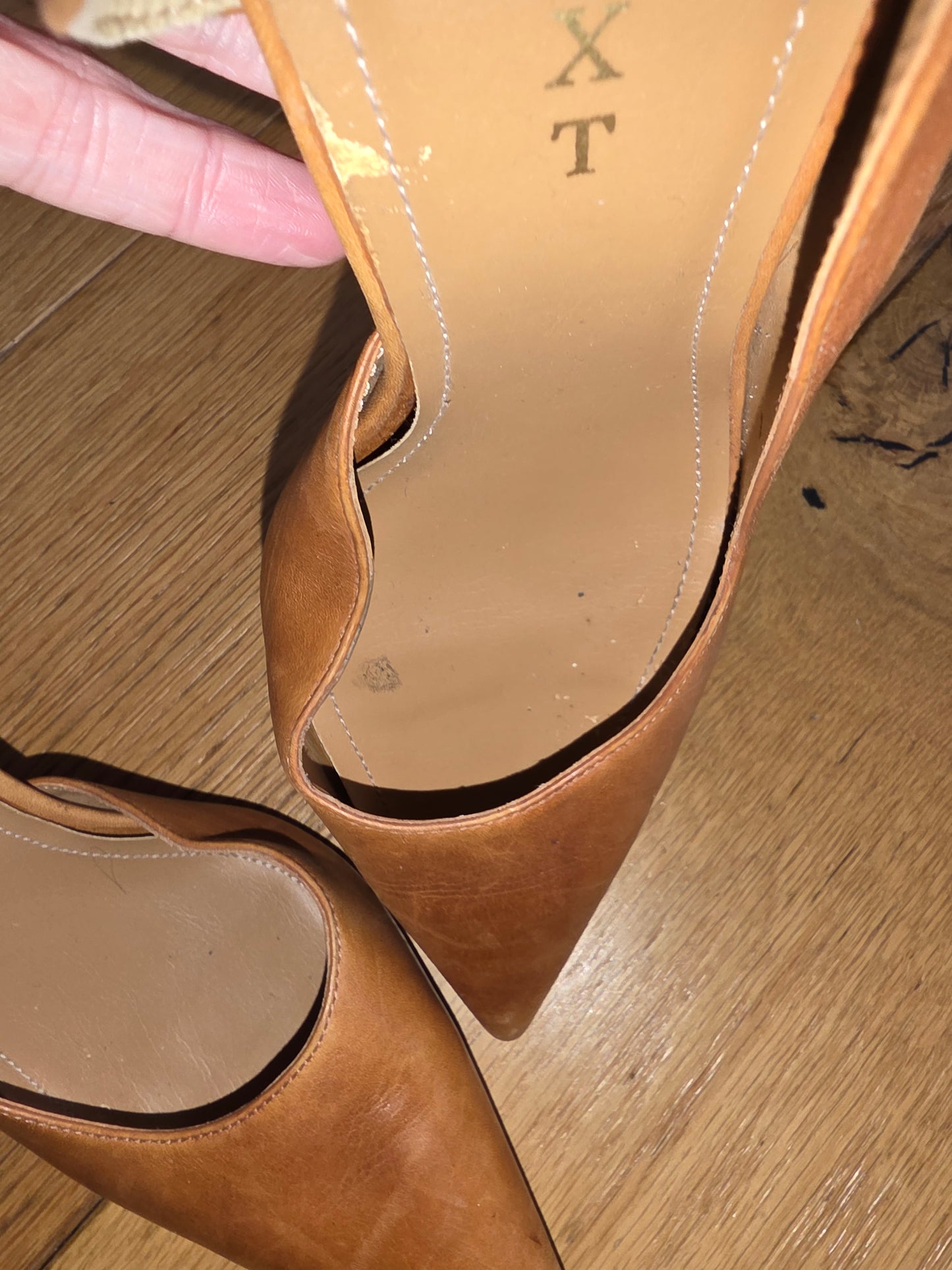 Brown Leather low cutaway heel UK5