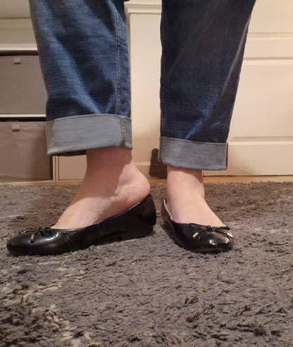 Black well worn flats/ UK6