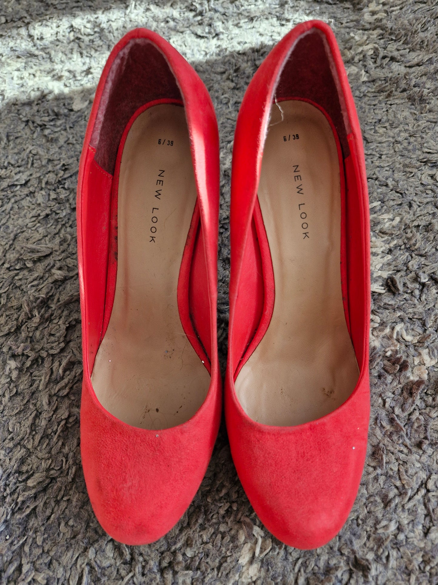 Coral heels in Size UK6 / Well Worn