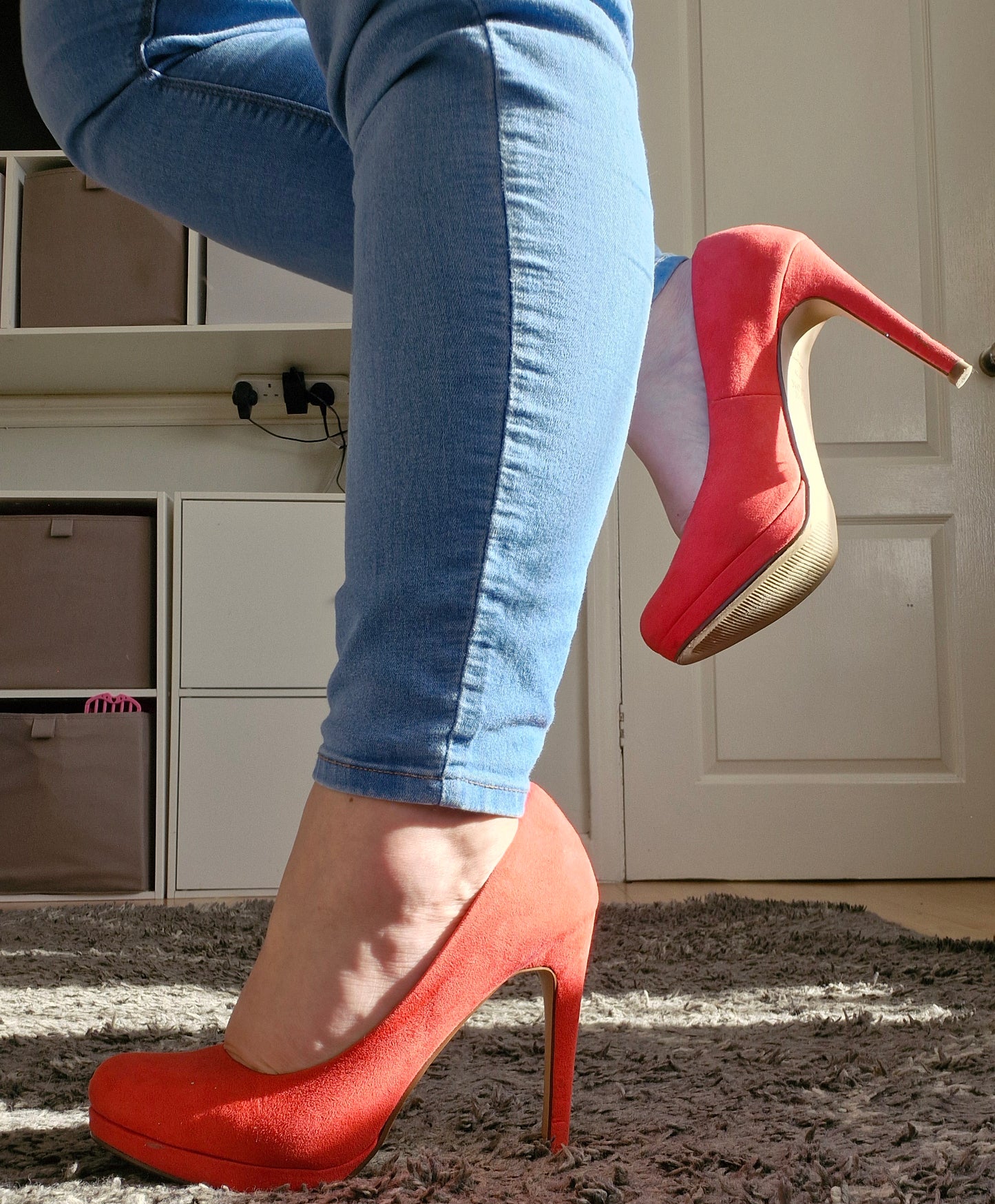 Coral heels in Size UK6 / Well Worn