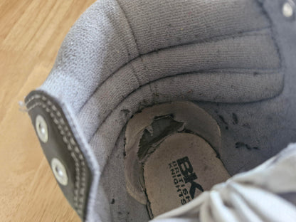Trainers, 15 years old / Heavily Worn / Medium Scented / UK6