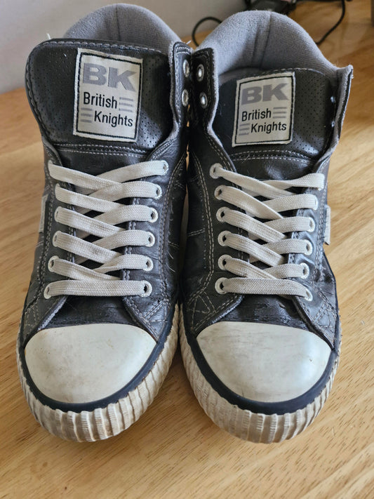 Trainers, 15 years old / Heavily Worn / Medium Scented / UK6